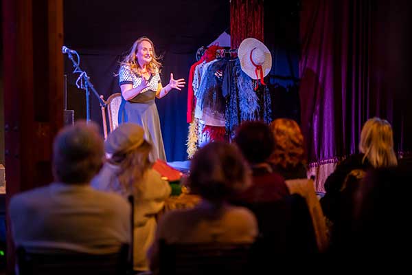 יפעת זנדני - צפריר - מחזאית | בימאית | דרמטורגית